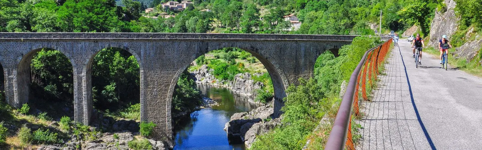 Dolce_via_Ardeche_velo_Safrantours_4.jpg