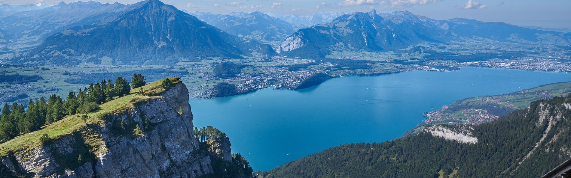 Safrantours-route-lacs-9-suisse-Thun.jpg